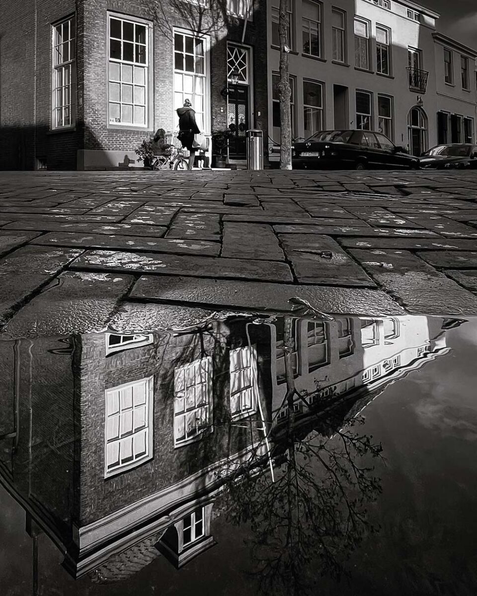 Regenplas fotograferen met niet-symmetrische reflectie