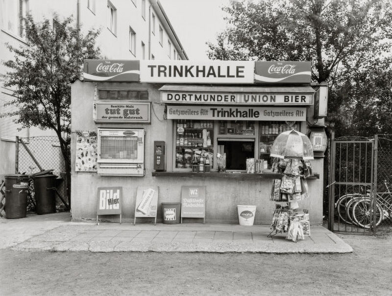 Tata Ronkholz
Trinkhalle / Kiosk, Düsseldorf, Sankt-Franziskus-Straße 107,
1977
© VAN HAM Art Estate: Tata Ronkholz, 2025